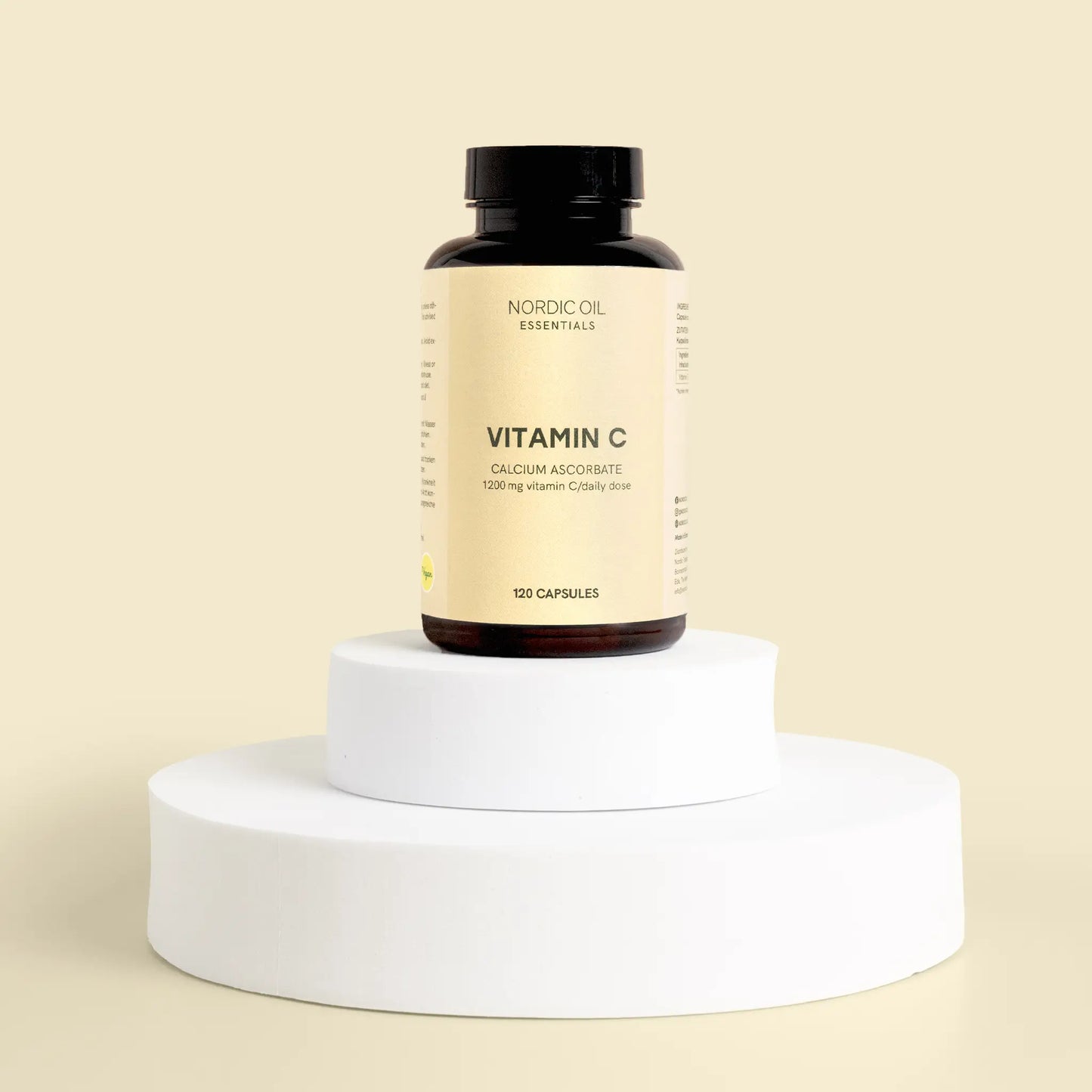 ett paket med C-vitaminkapslar på en piedestal